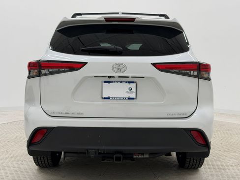 Used 2022 Toyota Highlander XLE image 10