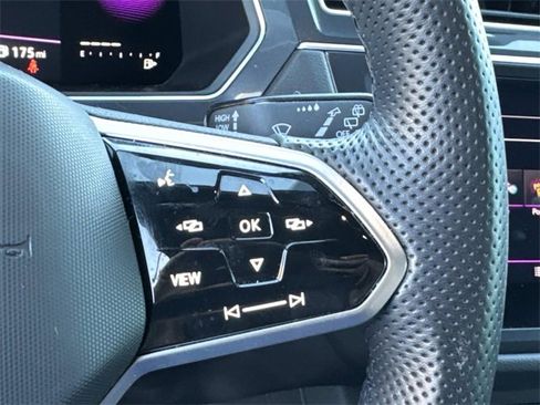 Certified 2022 Volkswagen Tiguan SE R-Line image 17