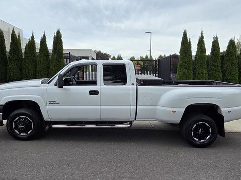 Used 2006 Chevrolet Silverado 3500 LT w/ Heavy-Duty Power Package image 8