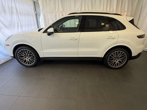 Certified 2023 Porsche Cayenne Platinum Edition AWD/4WD image 2