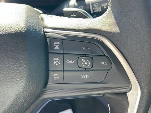 New 2025 Jeep Grand Cherokee Altitude image 23