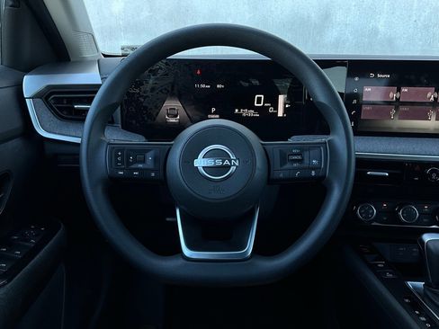 Used 2025 Nissan Kicks SV image 29