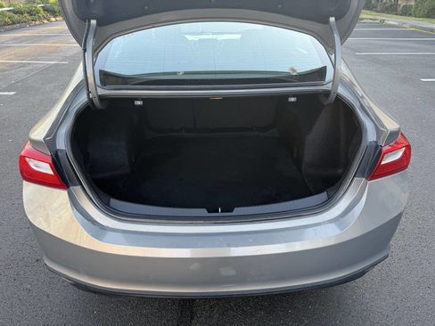 Used 2017 Chevrolet Malibu LT image 6