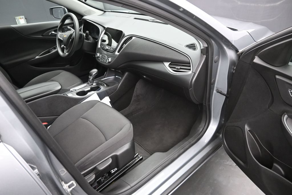 Used 2025 Chevrolet Malibu LT FWD image 10
