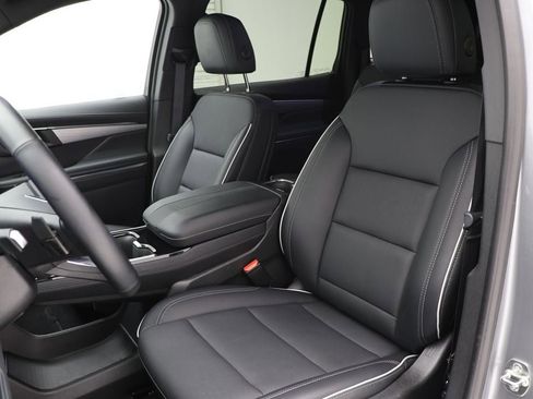 Used 2025 Buick Enclave Preferred image 15