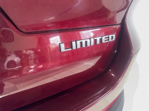 Used 2024 Jeep Grand Cherokee L Limited w/ Luxury Tech Group II image 24