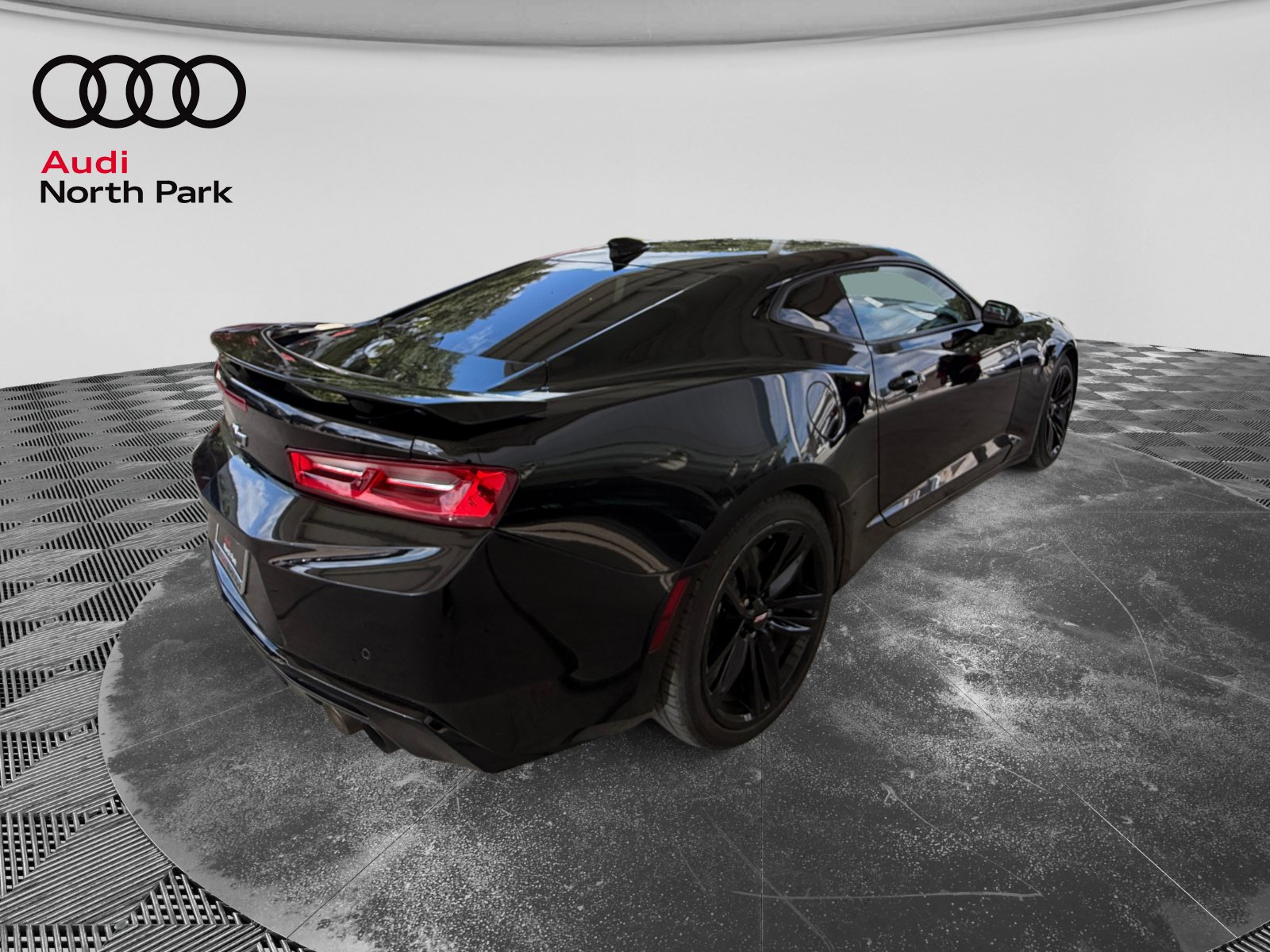 Used 2018 Chevrolet Camaro SS RWD image 5