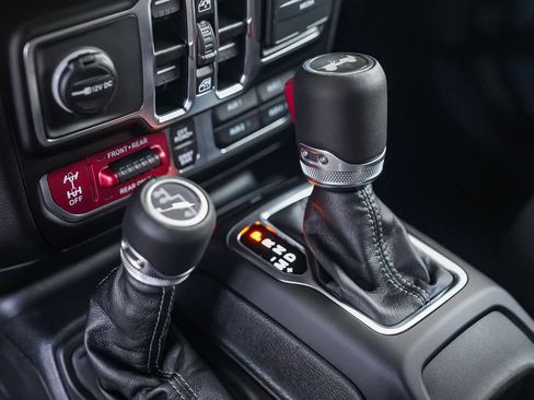 New 2025 Jeep Wrangler Unlimited Rubicon w/ Technology Group image 20