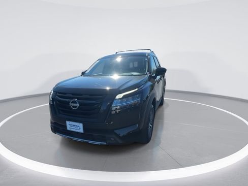 Used 2023 Nissan Pathfinder SL w/ Lighting Package (N92) image 4