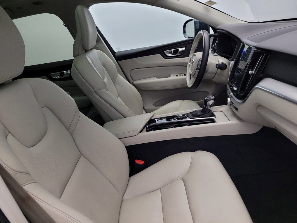 Used 2019 Volvo XC60 T5 Momentum w/ Premium Package AWD/4WD image 21