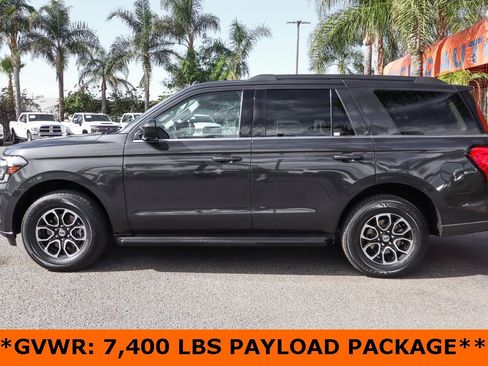 Used 2022 Ford Expedition XLT image 5