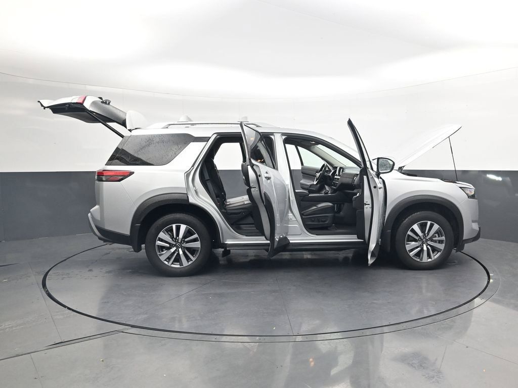 Certified 2025 Nissan Pathfinder SL FWD image 46
