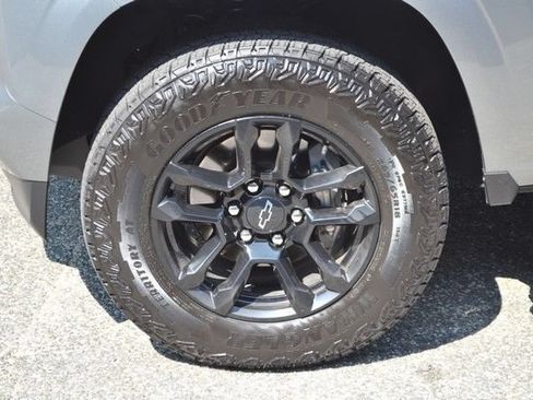 Used 2025 Chevrolet Colorado Z71 w/ Midnight Edition AWD/4WD image 13