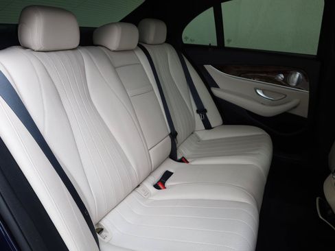 Used 2019 Mercedes-Benz E 300 4MATIC image 25