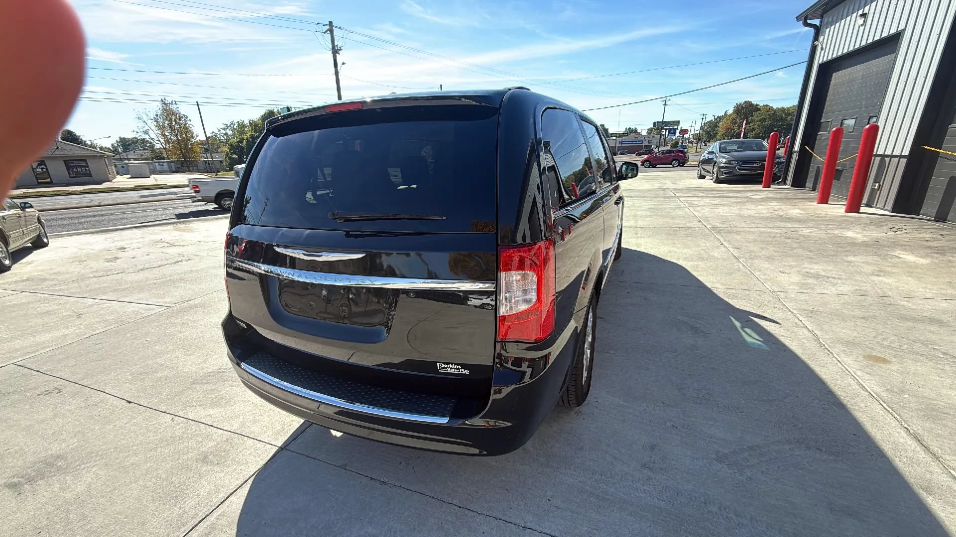 Used 2014 Chrysler Town & Country Touring FWD image 4