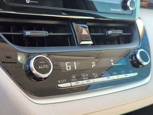 Used 2021 Toyota Corolla LE image 30