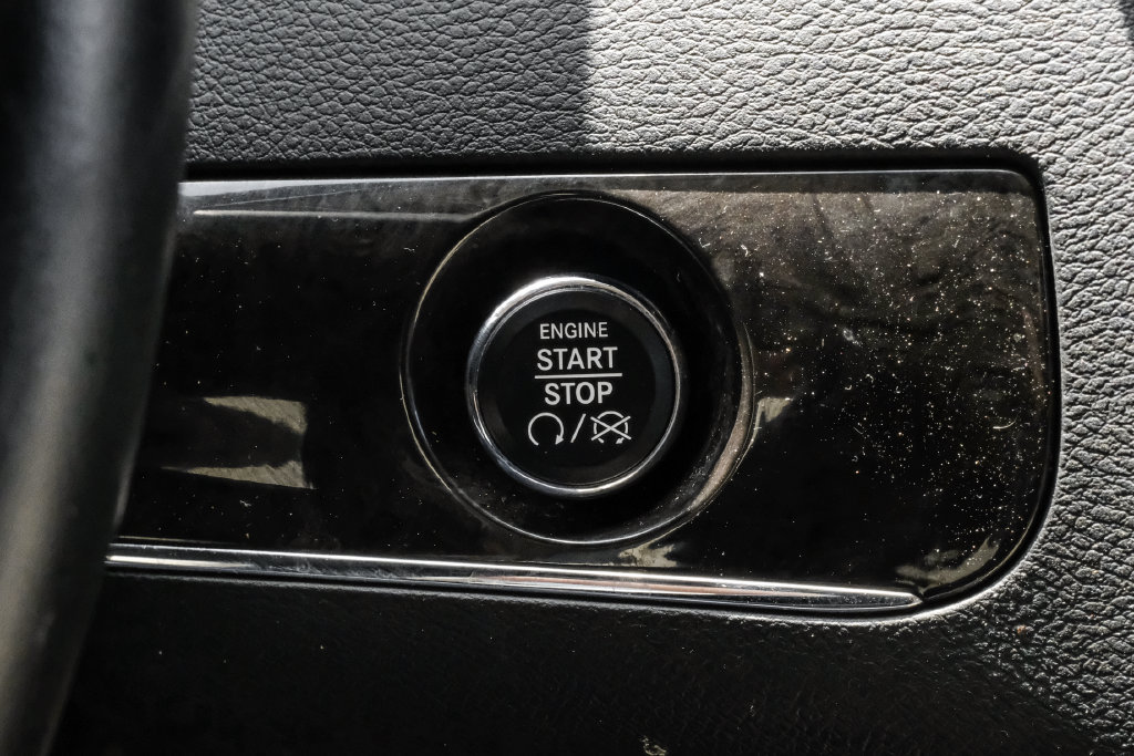 Used 2015 Chrysler Town & Country Touring w/ Driver Convenience Group FWD image 21
