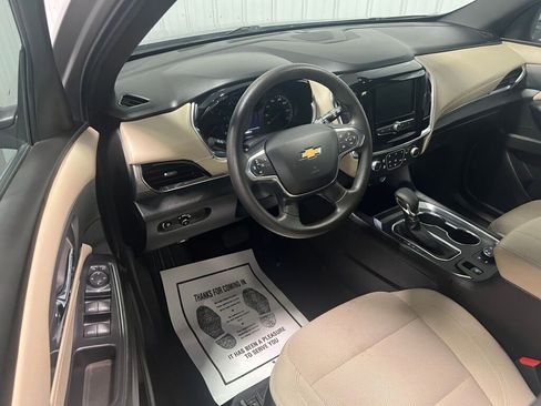 Used 2022 Chevrolet Traverse LS image 2