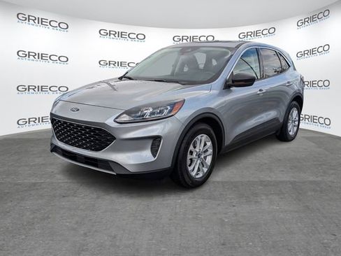 Used 2022 Ford Escape SE image 3