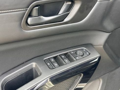 Used 2025 Nissan Pathfinder SV AWD/4WD image 14
