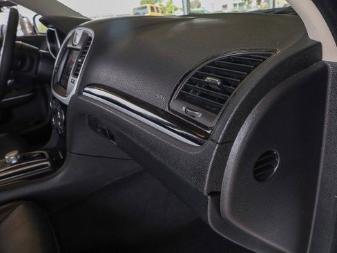 Used 2023 Chrysler 300 Touring L image 33