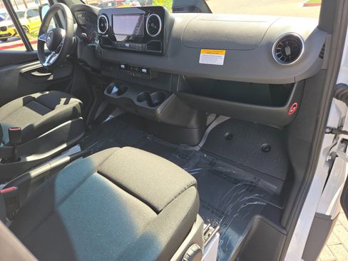 New 2025 Mercedes-Benz Sprinter 2500 image 20