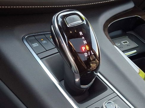 Used 2023 Cadillac Escalade Premium Luxury Platinum image 17