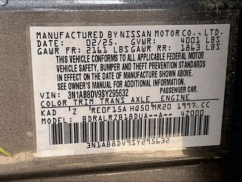 Certified 2025 Nissan Sentra SR FWD image 33