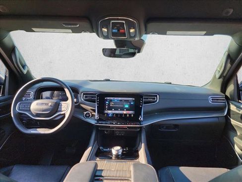 Used 2024 Jeep Wagoneer L Series II w/ Flexible Seating Group RWD image 18