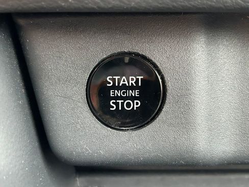 Used 2025 Nissan Rogue SV FWD image 23