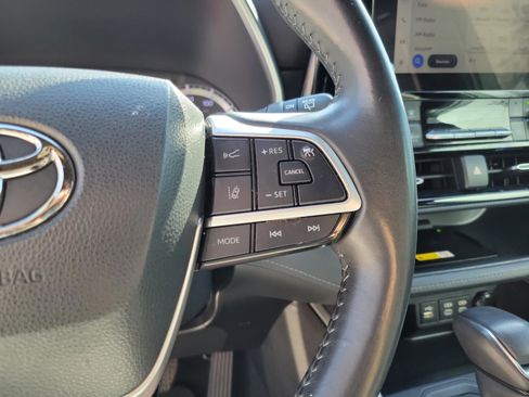 Used 2023 Toyota Highlander XSE FWD image 20
