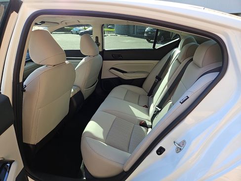Certified 2023 Nissan Altima 2.5 SV w/ SV Premium Package FWD image 10