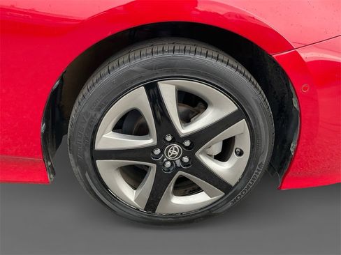 Used 2020 Toyota Prius L Eco image 15