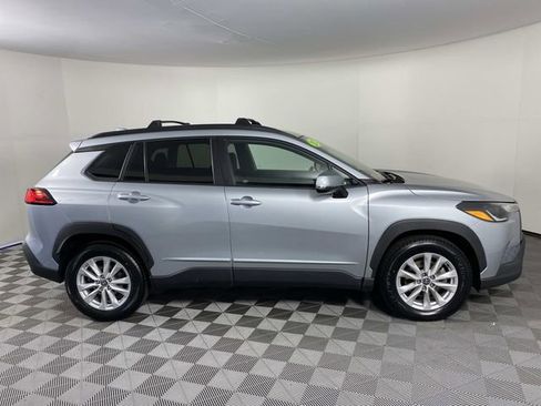 Used 2022 Toyota Corolla Cross LE AWD/4WD image 10