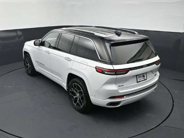 Used 2022 Jeep Grand Cherokee Summit AWD/4WD image 16
