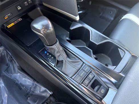 Used 2025 Toyota Camry Hybrid image 19