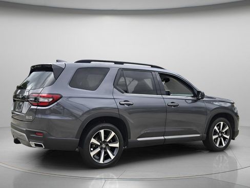 Certified 2025 Honda Pilot Touring image 7