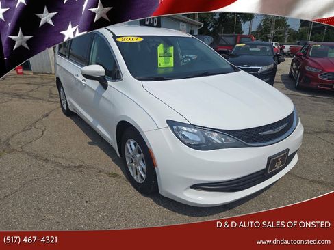 Used 2017 Chrysler Pacifica LX FWD image 1