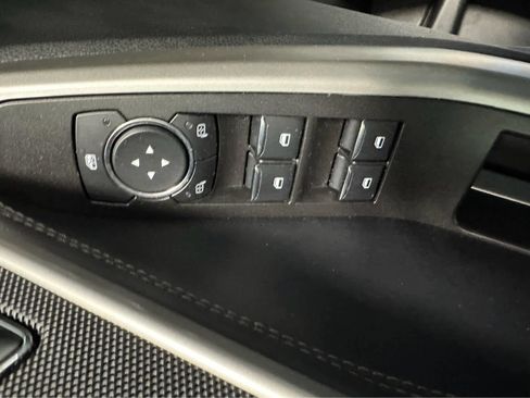 Used 2023 Ford Explorer XLT image 17