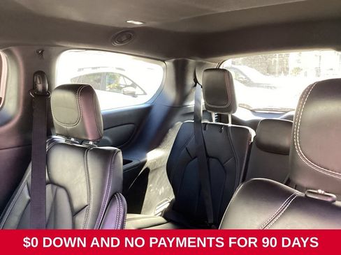 Used 2025 Chrysler Pacifica Select FWD image 9