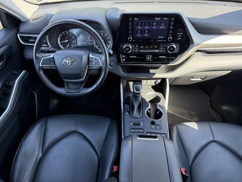 Used 2022 Toyota Highlander XLE image 14