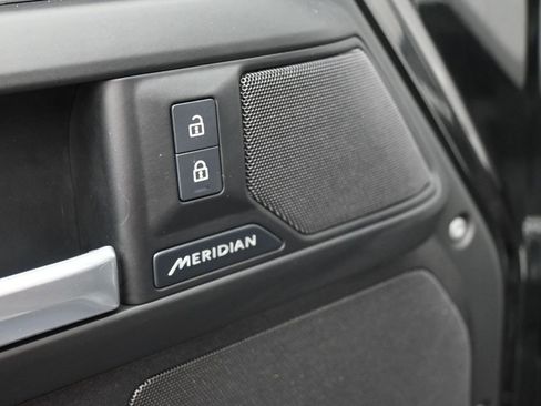 Used 2025 Land Rover Defender 110 S image 18
