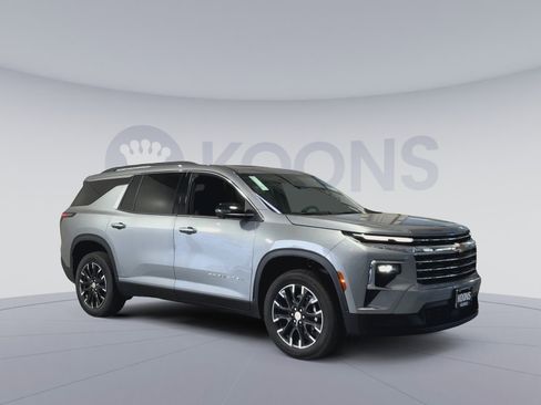 New 2026 Chevrolet Traverse LT w/ Sun and Wheel Package FWD image 2