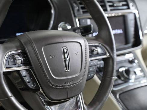 Used 2017 Lincoln Continental Reserve w/ Technology Package FWD image 14