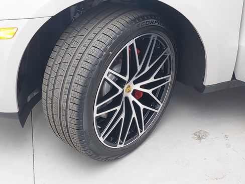 New 2026 Porsche Macan S image 33