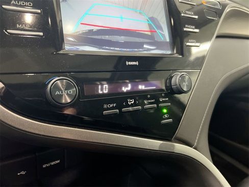 Used 2020 Toyota Camry SE image 16