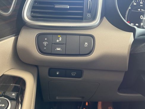 Used 2020 Kia Sorento EX image 29