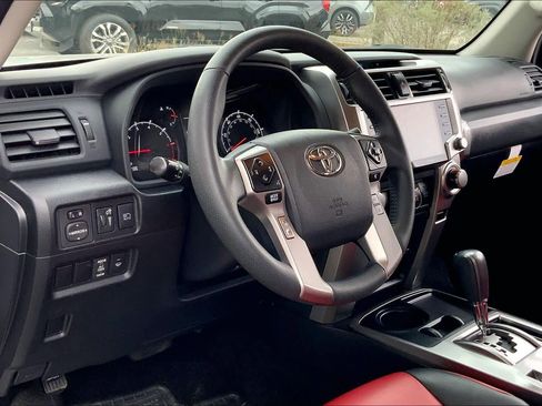 Used 2022 Toyota 4Runner SR5 image 16