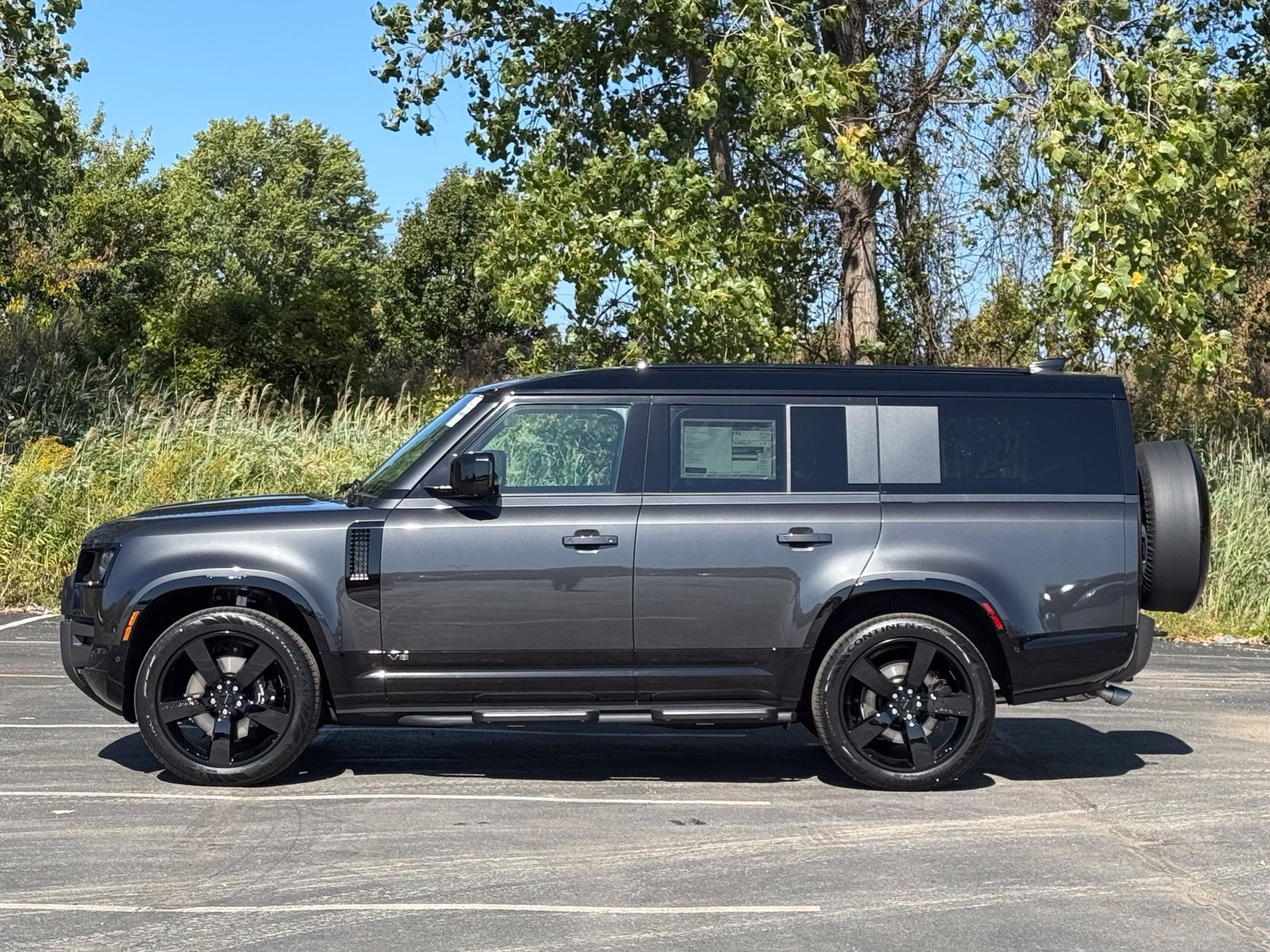 New 2026 Land Rover Defender 130 V8 AWD/4WD image 2