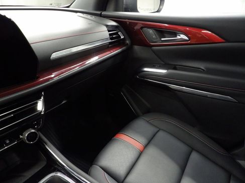 Used 2025 Chevrolet Traverse RS w/ LPO, Floor Liner Package AWD/4WD image 29